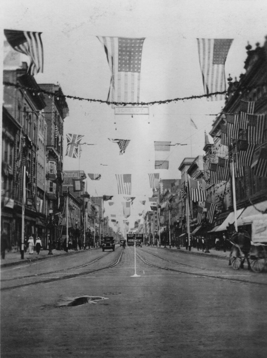 Vault634's tweet photo. Today we remember, honor, and reflect on the heroes who made the ultimate sacrifice to protect our freedom. Their courage will never be forgotten. 

We wish everyone a safe Memorial Day. 

Pictured is Hamilton Street in 1918. 

#Vault634 #MemorialDay #AllentownPA #HamiltonStreet https://t.co/Dvph3lHM5r