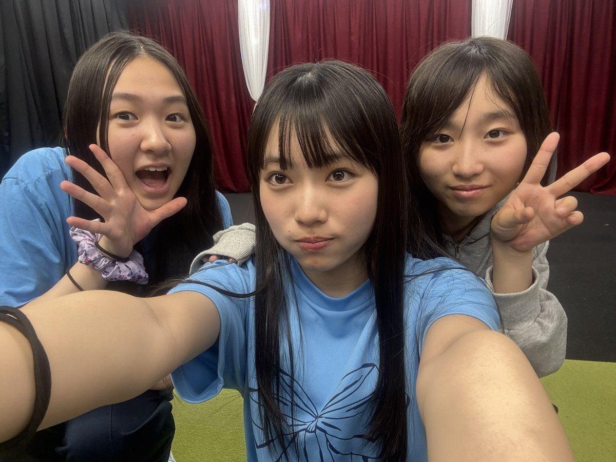 natumemira's tweet photo. 今日もお稽古だったのー！！
今回の出演者ほとんど高校生！みんなすんごいエネルギッシュだしかわいいし吸収力よすぎる😭
みらさんも最高のお芝居届けるのでみなさんみにきてくれませんか！？
#jk #無加工 https://t.co/dnSLxDzx4g