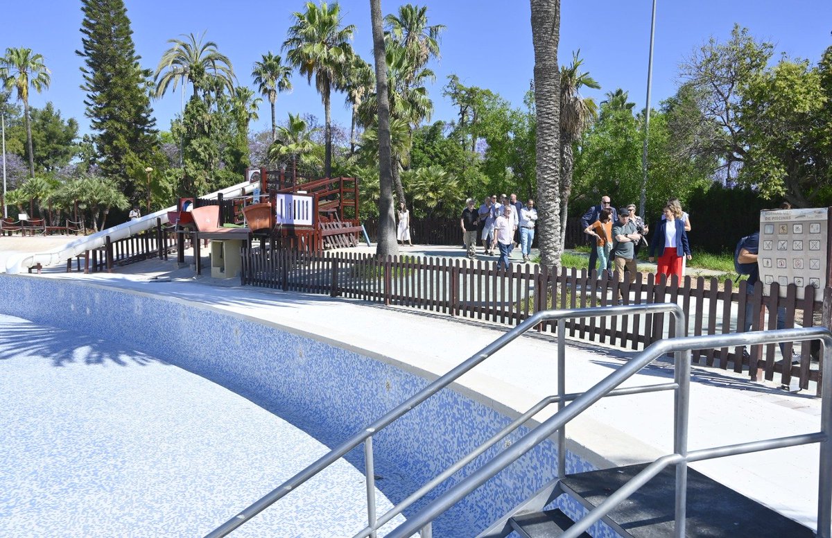 AjuntamentVLC's tweet photo. 🏊‍♀️💦 La piscina del Parc de #Benicalap reobri el 6 de juny i ho farà completament renovada!

🛝 Nous sistemes de filtració
💡 Il·luminació led
🚿 Vestuaris rehabilitats
🌊 Millora de totes les instal·lacions

☀️ Un dels grans espais d’estiu de #València es posa a punt per a una nova temporada amb una 🫰 inversió d’1M€.

➕ També reobri el 6 de juny la piscina del Parc de l'#Oest.

🎾 A més, el poliesportiu del #barri, també s’ha renovat amb noves pistes, zona de cal·listènia i millores en les instal·lacions esportives🙌, a petició veïnal.

ℹ️ https://t.co/K6xbRN5RSs