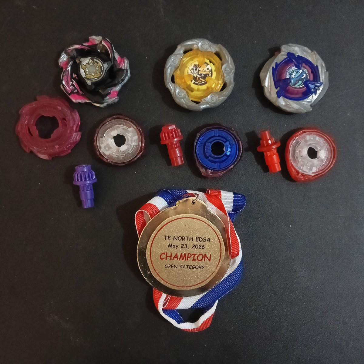 BladerEmu's tweet photo. Champion at Bankee G3 Tournament last May 23, 2026.

EmperorBlitz Break Jaggy 9-60Level
WizardRod 1-60Hexa
SharkScale 1-70Rush

Road to SEA Cup 2026? 👀

#BEYBLADEX #ベイブレードX #ベイX https://t.co/4rkQUwaB2k