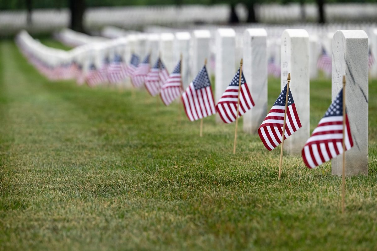 PRjacruz's tweet photo. Today we remember the heroes who gave everything for our freedom. 

Grateful for their sacrifice and honoring their memory today and always. 🇺🇸 https://t.co/v27MBQ0Ja2