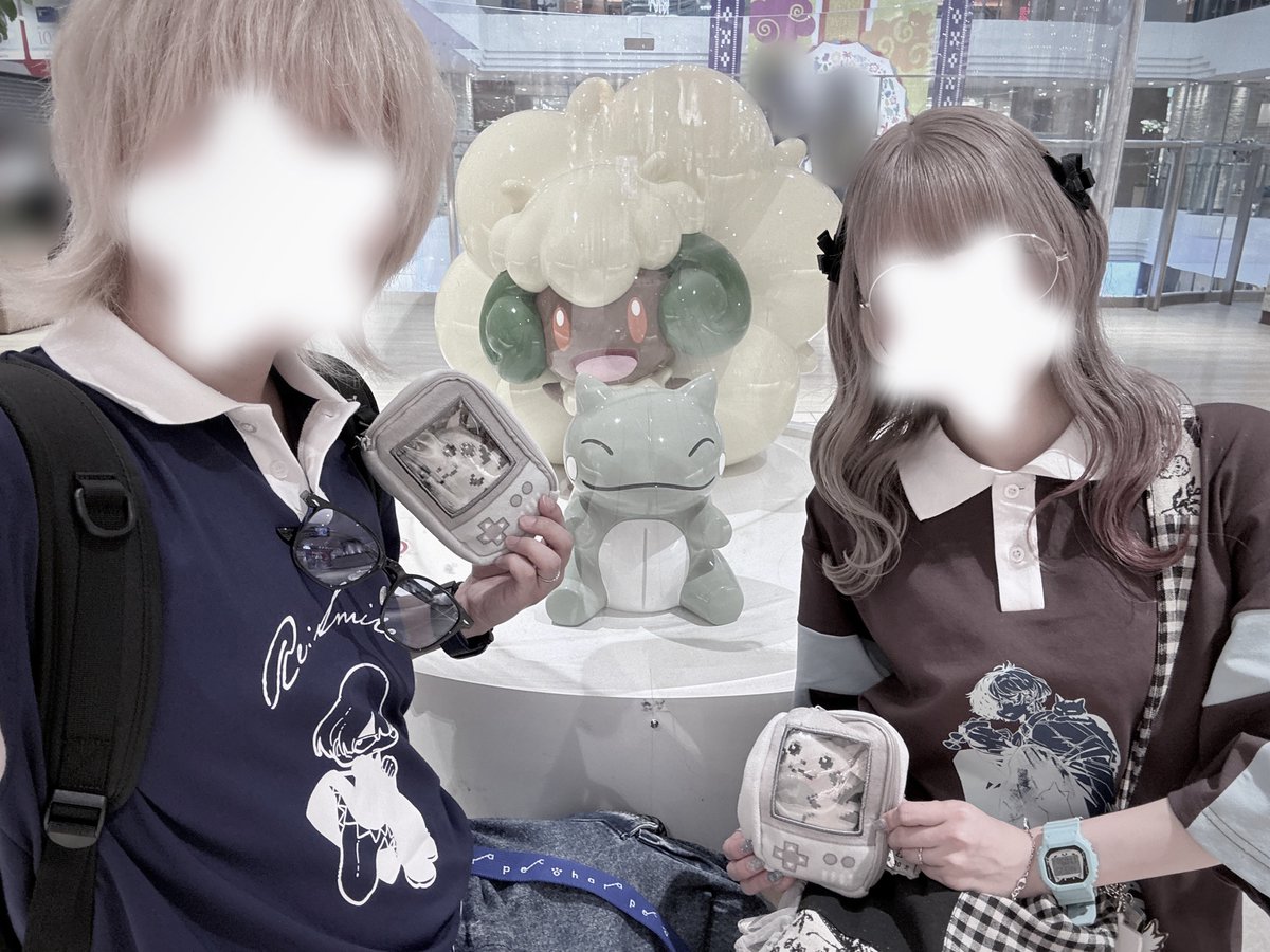 ___zingai___'s tweet photo. Re:Smile3日目（？）
今日の参戦服←⁉️は現地調達したポロ👊🏻🩵ྀི🤎ྀི 5/22彼氏と来て、5/23夫婦になり、5/25旦那と帰るRe:Smileの旅。これにて【完】私だけでなく旦那とも仲良くしてくれた、会ってくれたみんな本当にありがとう◎ みんなの事がもっと大好きになりました❣️また会おうね〜〜(ＴＴ)❣️❣️ https://t.co/ocMh8f2rSO