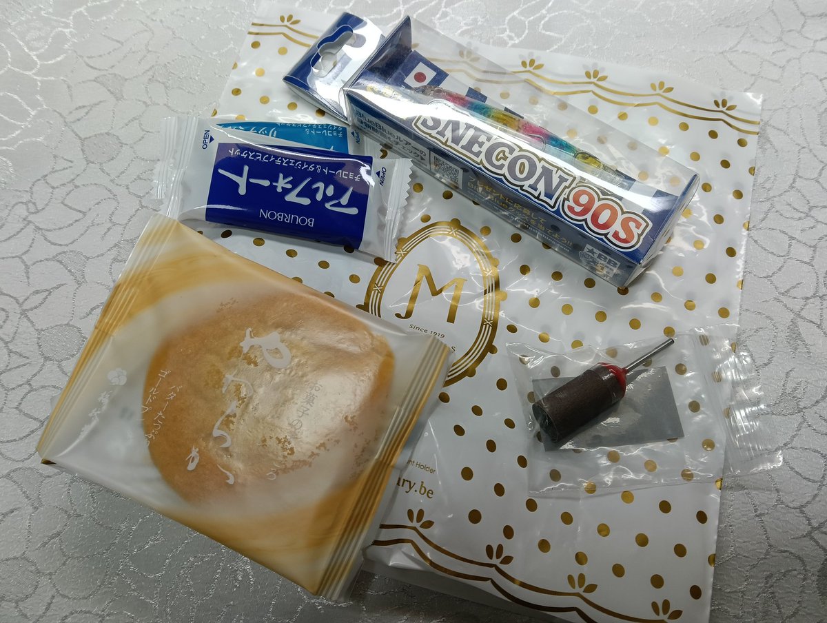 Locusta45's tweet photo. デザフェス63無事終了しました。
今回も大勢の方にお立ち寄りいただき、ありがとうございました。
差し入れも沢山いただいてしまい、嬉し過ぎです。
また頑張りたいと思います。
#デザインフェスタ 
#デザフェス https://t.co/F5ebDeKOFd
