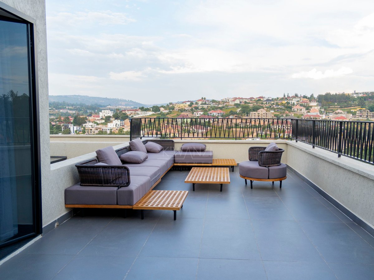 KwanziInfo's tweet photo. Set against a backdrop of rolling hills &amp; vast skies, this peaceful outdoor space  is perfect for lingering over morning coffee or taking in the view a little longer than planned.

#KwanziAccents #RooftopViews #interiordesignuganda #interiordesignrwanda #interiordesigneastafrica https://t.co/Uze3q85jtY