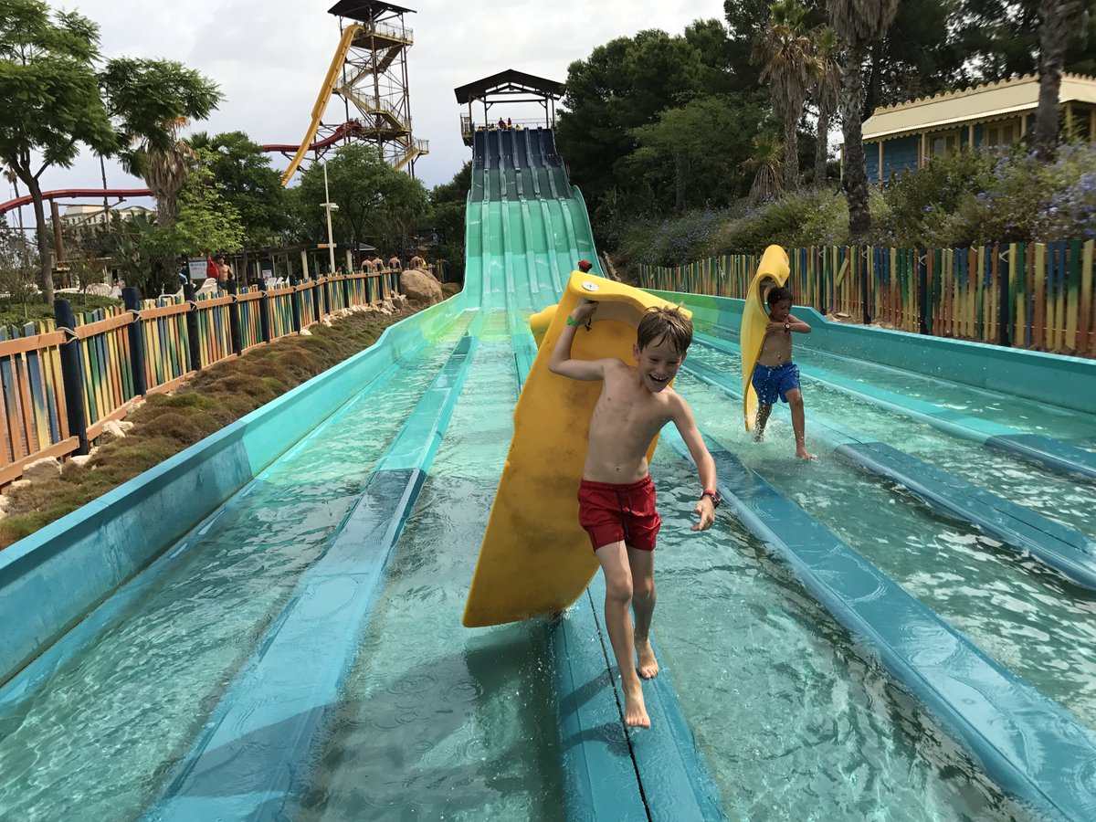 EnglishSummerSA's tweet photo. Este verano, tú eliges cómo vivirlo 🌞✨
En nuestros campamentos tienes actividades opcionales para hacer tu experiencia aún más divertida: deporte, aventura, atracciones y mucho más 💪🏀
#EnglishSummer #SummerCamp #Activities #SummerVibes #LearnEnglish #UnforgettableSummer https://t.co/fnYuouW4yk