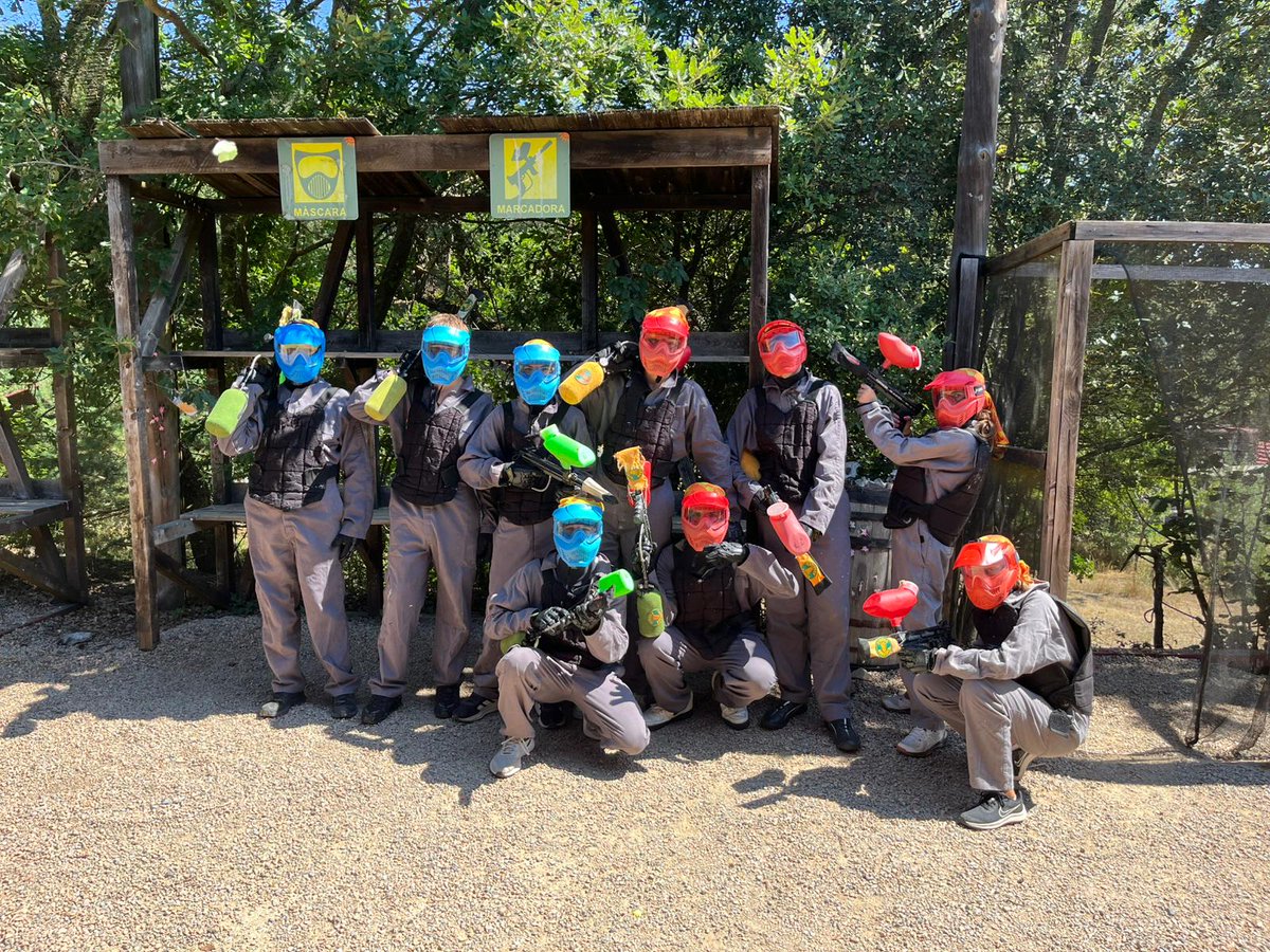 EnglishSummerSA's tweet photo. Este verano, tú eliges cómo vivirlo 🌞✨
En nuestros campamentos tienes actividades opcionales para hacer tu experiencia aún más divertida: deporte, aventura, atracciones y mucho más 💪🏀
#EnglishSummer #SummerCamp #Activities #SummerVibes #LearnEnglish #UnforgettableSummer https://t.co/fnYuouW4yk