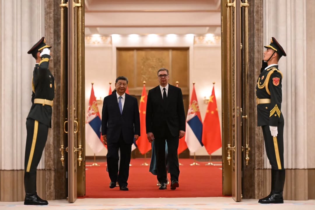 sns_srbija's tweet photo. Председник Републике Србије Александар Вучић @avucic изјавио је да му представља изузетну част и понос што је одликован Орденом пријатељства НР Кине, додао да тај орден носи посебну вредност, да је саткан од упорности и огромног узајамног поштовања.
https://t.co/RgsyGjZJwx https://t.co/KKzZ5HbXKp