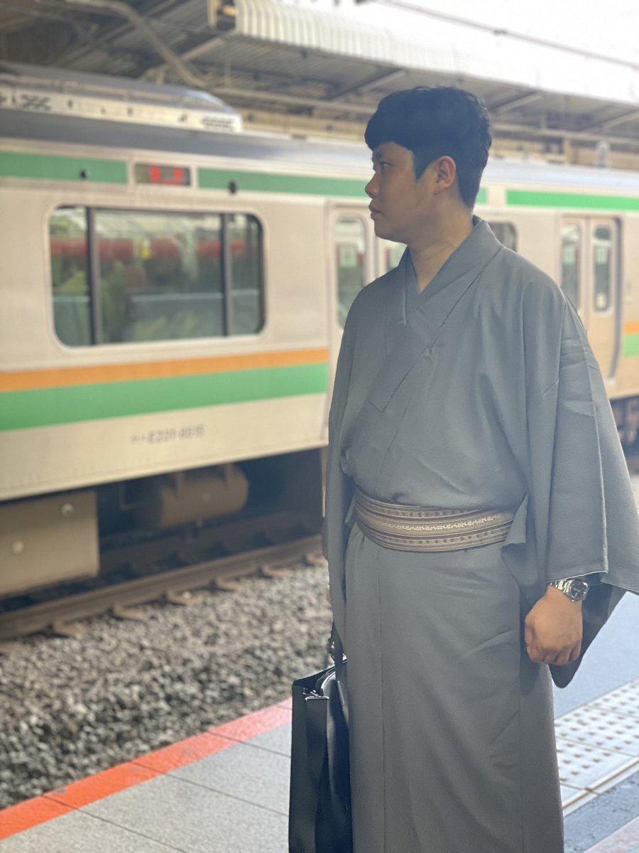 Taram0226's tweet photo. @aNone_Craft この写真ですが、帯だけを変えると雰囲気が大きく変わります。 韓服もそうですが、男性の着物は女性の着物に比べて少ないですね··· https://t.co/sOniCZjMwh
