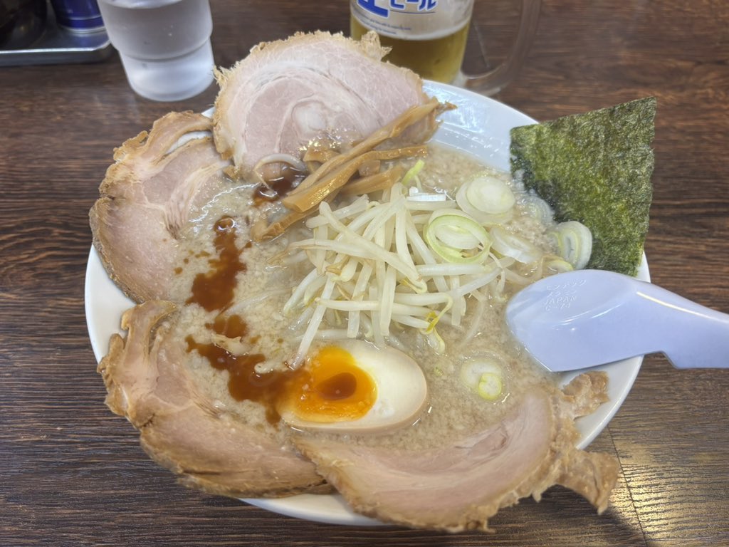 ruuko777's tweet photo. 新松戸のめん���さんで
チャーシュー麺🍜とビール🍺
頂きました〜🤗

満足満足🤤

#めん吉 https://t.co/4Flfhsy6Yg