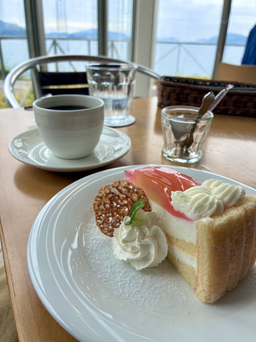 kulalan98's tweet photo. 地元で最推しのYouTuberが行ったカフェに行ってみた☆ #MonaTrip  #もなのゆる旅Vlog https://t.co/H2UuDVYpUp