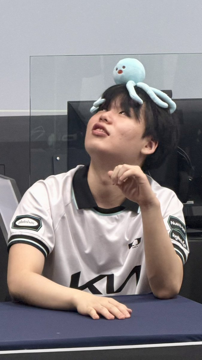 내용있는원딜 tweet media