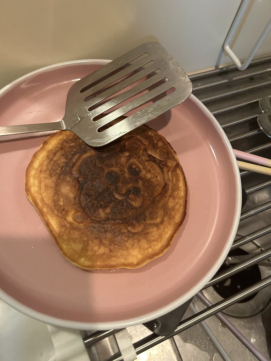 1_liq6's tweet photo. プリティーマカロンのパンケーキ作った https://t.co/tsGqRM3qTp