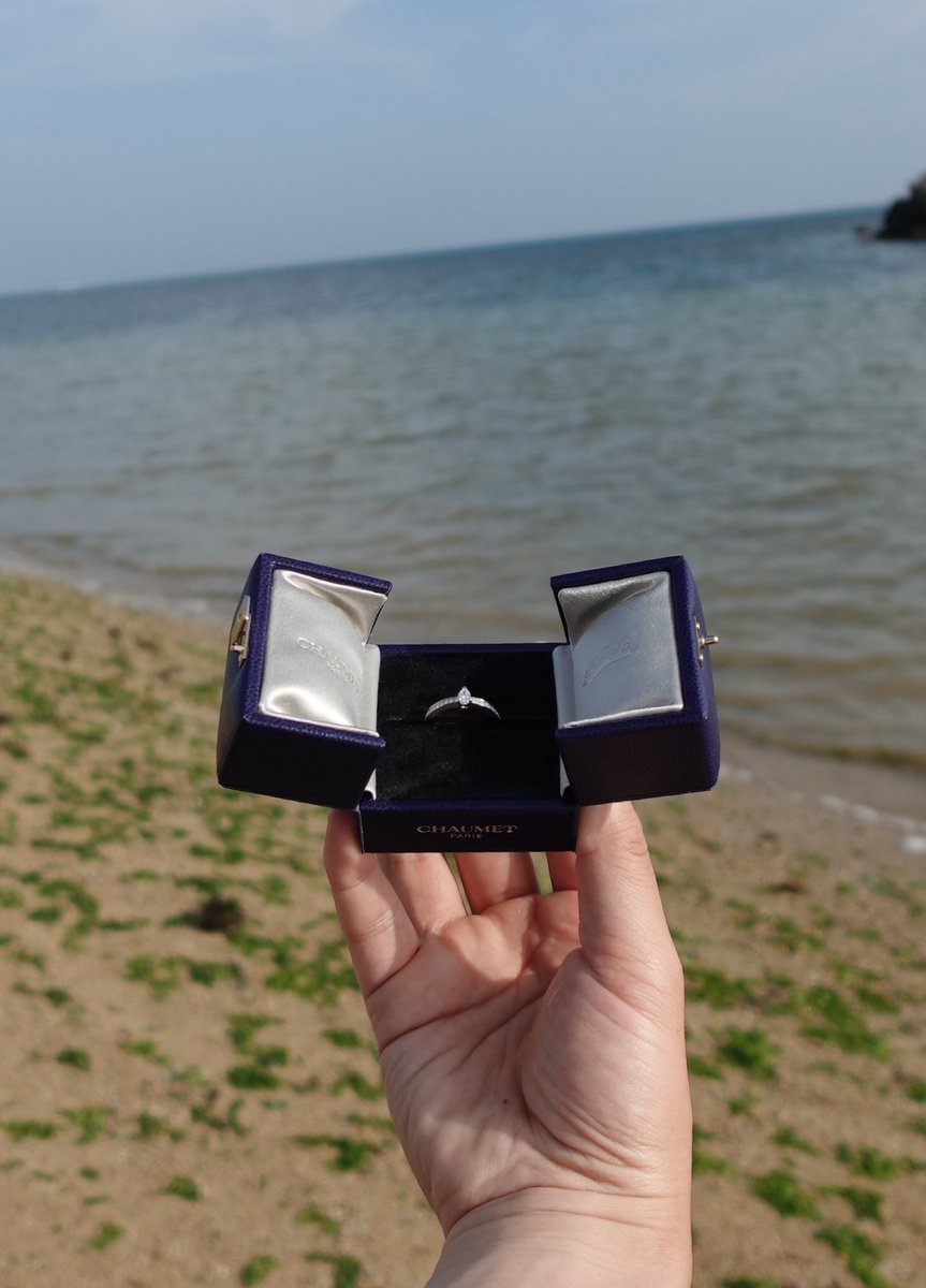syk_aze's tweet photo. 婚約しました 💍

出会った頃から、どんなに小さなことでも「ありがとう」と言葉にして伝えてくれる素敵な人。
そして世界一私に優しい人🌝

プロポーズ前、何の緊張感もなくプールで誰よりも泳いでた彼と素敵な家庭を築けますように🪻笑 https://t.co/iCTnCaOZJ8
