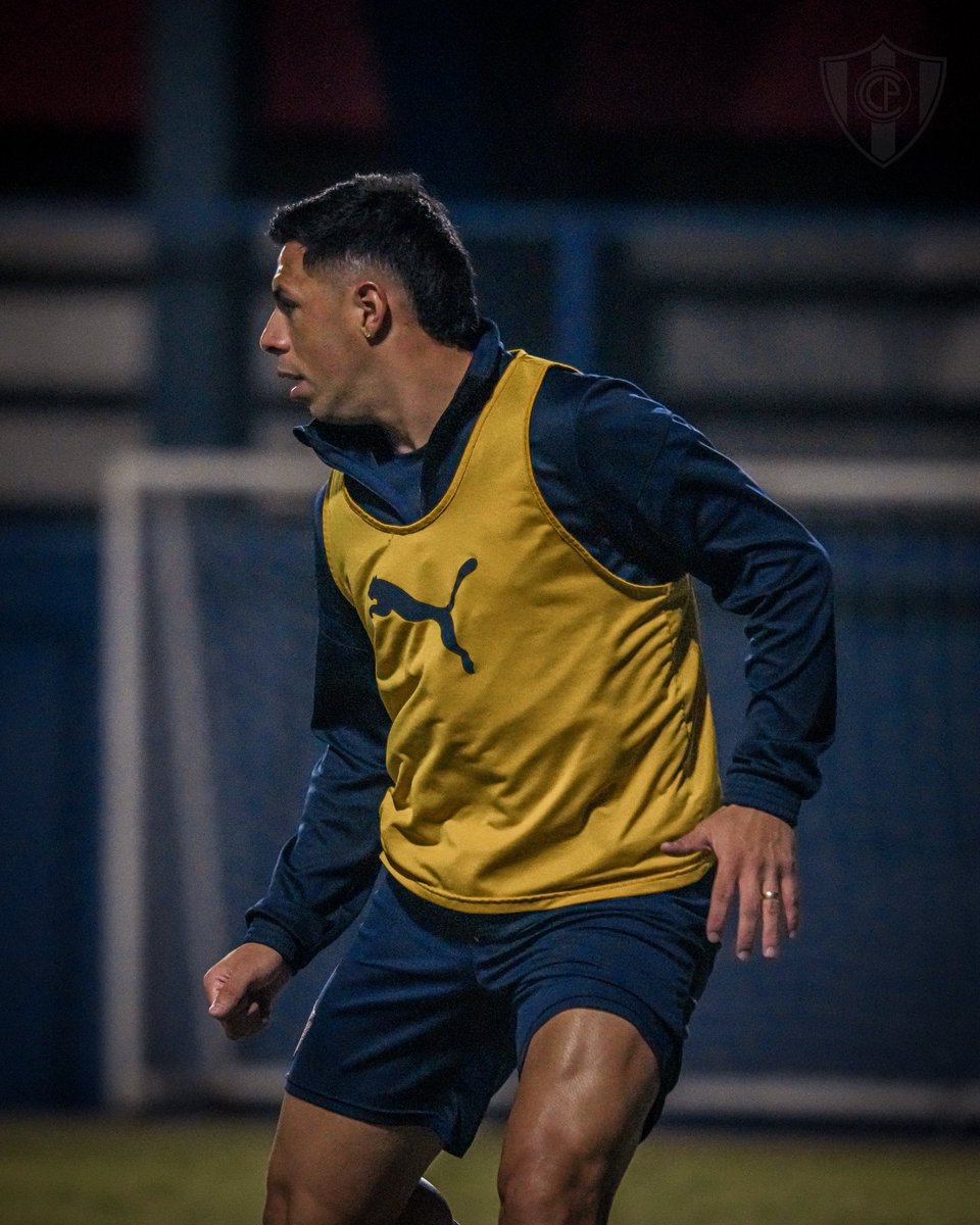 Danymacica's tweet photo. Que bien volvió Blas!
Ayer jugó 30 minutos, volvió después de tres meses.
Que un jugador muestre seguridad en su juego y sin temor en las divididas inmediatamente después de tres meses de baja es un escenario ideal. Demuestra que el cuerpo médico y el jugador hicieron un trabajo de recuperación excelente y a consciencia. 
Si bien viene de un periodo de inactividad importante, se destacó en su regreso!
Bien por Cerro y la #Albirroja
💪🏻👏🏻👏🏻👏🏻👏🏻👏🏻