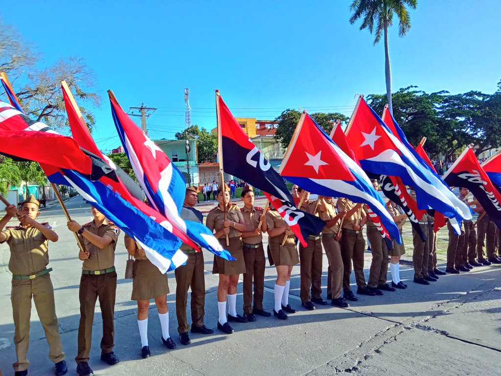 AlexisLorente74's tweet photo. Este lunes Tribuna Antimperialista, Raúl es respaldado por el pueblo espirituano consciente de su íntegra hoja de vida demostrada en su brillante ejecutoria como uno de los artífices de la Revolución Cubana
#SanctiSpíritusEnMarcha
#LaPatriaSeDefiende
#RaúlEsRaúl
@DeivyPrezMartn1 https://t.co/lKrkIrfRhg