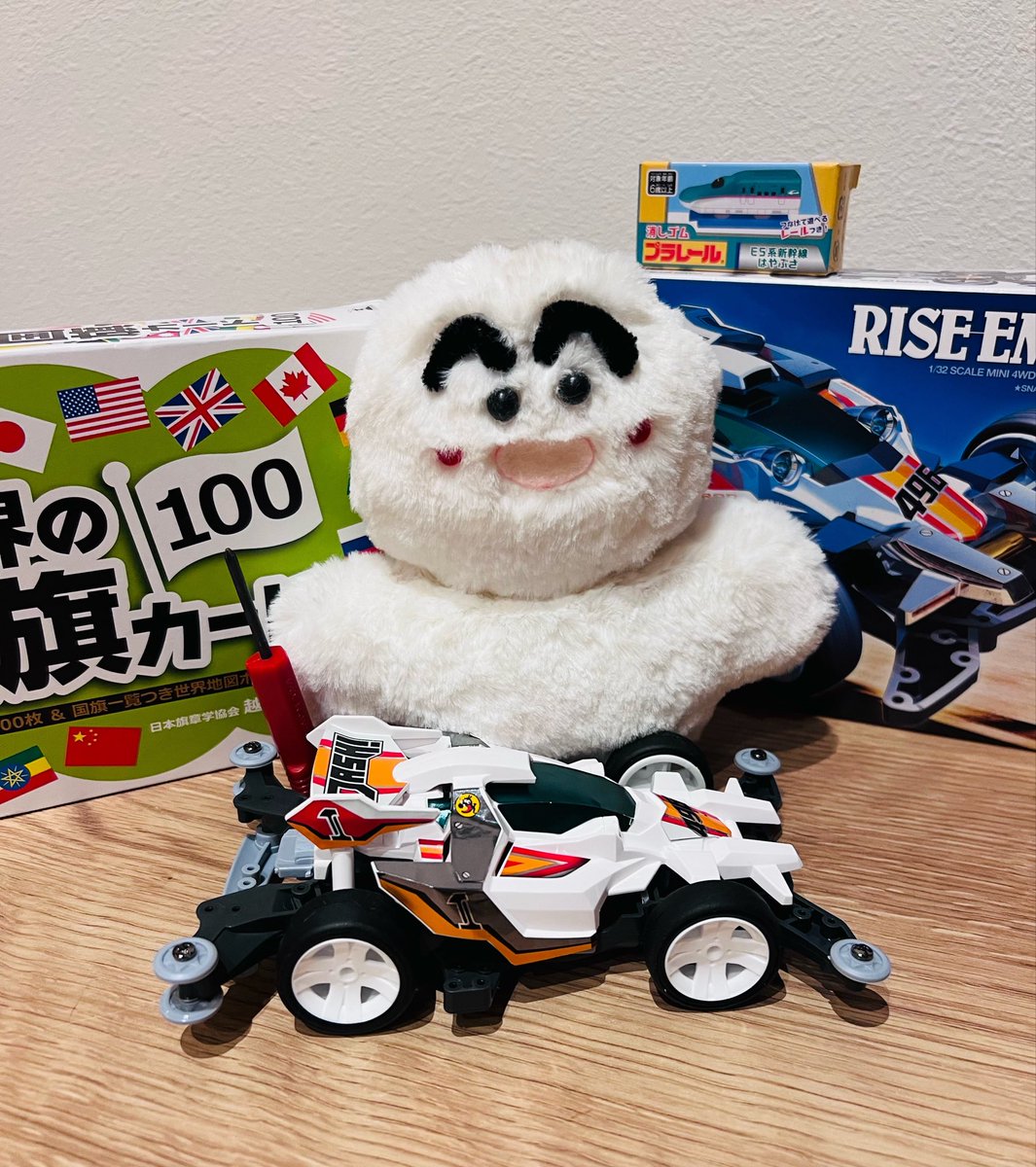 groundhoog2010's tweet photo. プロンおりは学校から帰ると、ミニ四駆をさっそく作って楽しんだ。そのあと国旗のクイズで遊んでから、宿題をしてYouTubeを30分見て、友達とクワガタを取りに行った。2匹取れた。 https://t.co/upUar2pOT9
