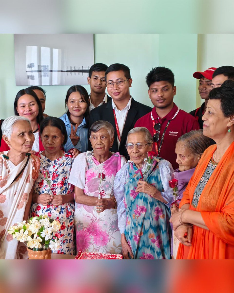 flyspicejet's tweet photo. Celebrating 21 years of SpiceJet by spreading joy! ✨ Our Shillong team spent a heartwarming day with the amazing elders at Kripa Organization, sharing roses, stories, and lots of smiles. Thank you for being part of our journey! 🌹✈️
#flyspicejet #spicejet #aviation #addspicetoyourtravel
(1/3)