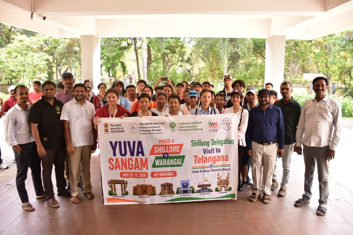 PIBHyderabad's tweet photo. The delegation of students from @IIMShillong is accorded a warm welcome by @warangal_nit of #Telangana as they embark on Yuva Sangam, a youth and cultural exchange programme under the #EkBharatShreshthaBharat
@EduMinOfIndia #NITW #YouthConnect #IndiaYouth https://t.co/LYTH3WHViW
