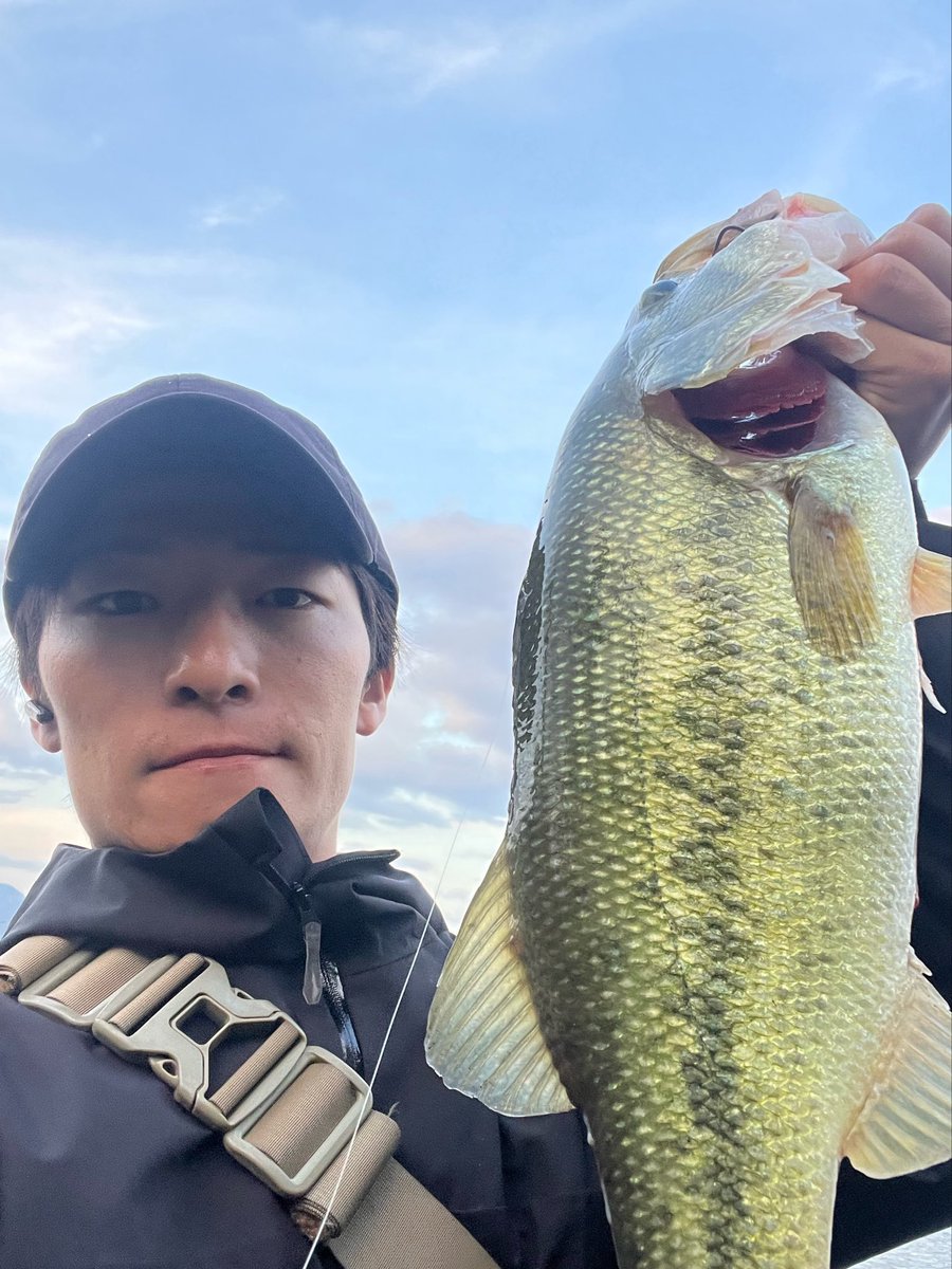 ryoya_Bottomup's tweet photo. 日曜日、月曜日と遠賀川を堪能😁
コブラチャター3/8oz&amp;ヴァラップミノー5in
ブレーバースリム(0.9gネコリグ)
ハリースライド、クネリー(ネイルリグ)
とこれからが旬なルアー達が大活躍中👍

#Bottomup
#mibro
#遠賀川
#PR https://t.co/oxVP6qnLxP