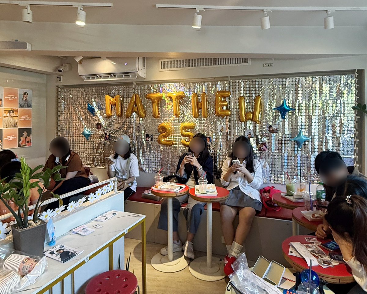 528project_th's tweet photo. 🕹️ #PressStartwithMATTHEW

จบไปแล้วกับคาเฟ่วันเกิดแมทธิว~ ทีมงานขอขอบคุณทุกคนที่แวะมากันนะคะ ตลอด 3 เดือนที่ตั้งใจเตรียมงาน พอได้เห็นคนที่รักและเอ็นดูแมทธิวมากันเยอะขนาดนี้ก็ดีใจมากเลยค่ะ หลายคนชอบ giveaway และชมว่าคาเฟ่น่ารักด้วย����🙏🏻 ขอบคุณที่มาสร้างความทรงจำดี ๆ ด้วยกันนะคะ♡ https://t.co/mXzlRCEY8l