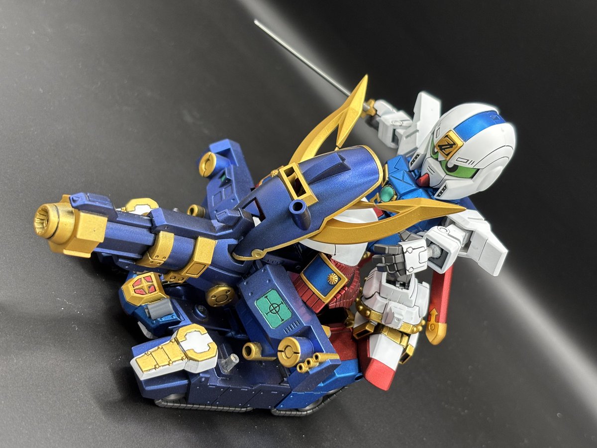ganondorop's tweet photo. 軽装状態で戦車に騎乗。オマケ程度に。瞳はいろんなデザインを作りました。シール紙に印刷し、0.1mmのプラペーパーに貼って切り出しているので適度な硬さで瞳パーツに挟み込むように装着できます。どのデザインがお好みですかね？ https://t.co/VQKIJFBpgM