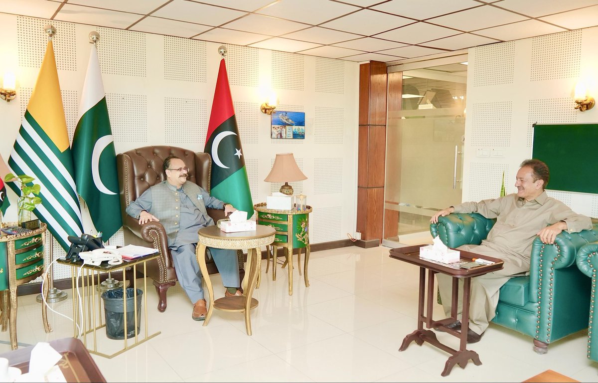 SARDARTANVEER_'s tweet photo. اسلام آباد:
سابق وزیراعظم آزاد حکومت ریاست جموں وکشمیر و سینئر رہنما پاکستان پیپلز پارٹی سردار تنویر الیاس خان سے سابق مشیر حکومت ،سینئر رہنما پاکستان پیپلز پارٹی سردار امجد یوسف کی ملاقات
#sardartanveerilyaskhan #PPP #PPPAJK #HumPakistanHain https://t.co/byhzrlubfG