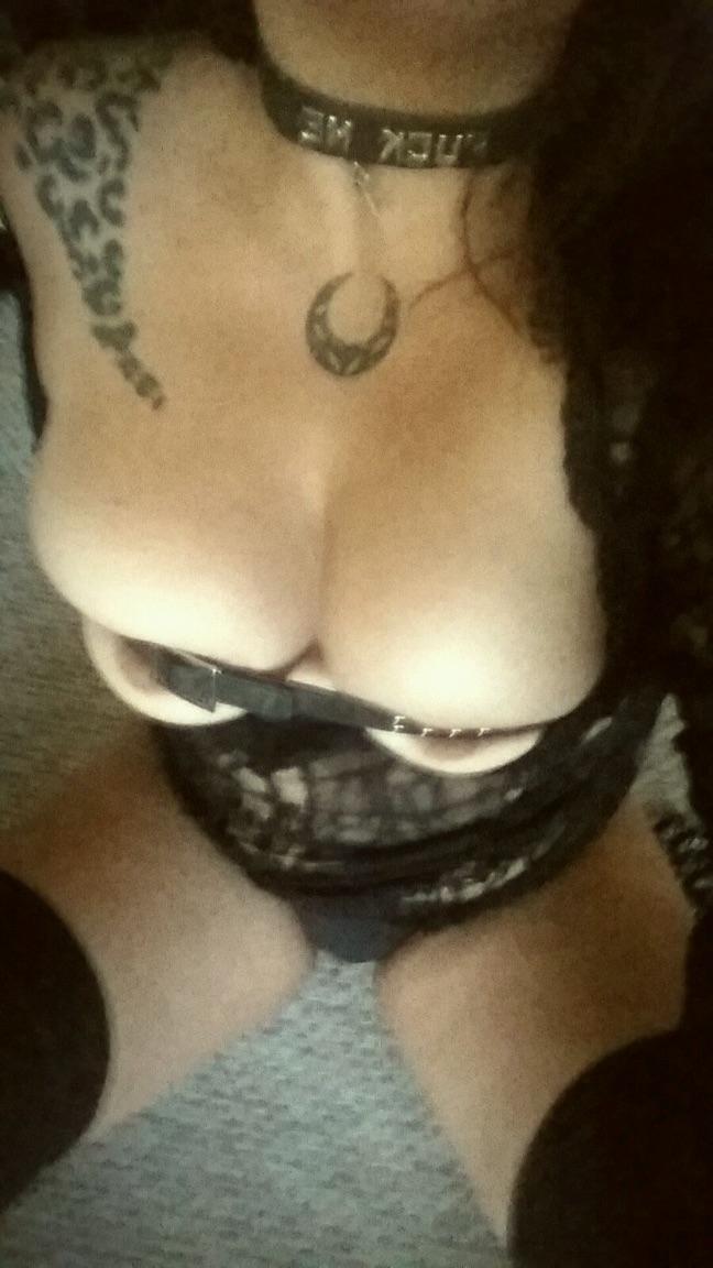 DrewGrows420's tweet photo. What an amazing body this thick girl has. She was wild and a lot of fun.
#sfv818 #scv661 #sَُex #Latina #saddleranch #restaurantlife #tits https://t.co/zWiheJVq0r