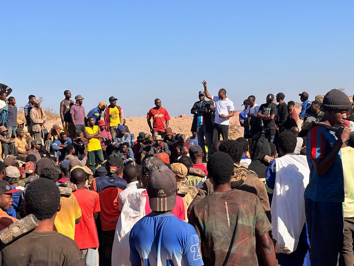 AfriyanRdc's tweet photo. Du 20 au 22 mai 2026, #AfriYAN Haut-Katanga a sensibilisé plus de 5.000 exploitants artisanaux à Kawama et Shabara sur les #IST/VIH, le dépistage et la contraception moderne.

#AfriYAN #SSR #VIHSIDA #TshaMayele #Kawama #Shabara #Lualaba #Kolwezi #Sensibilisation #RDC @UNFPARDC https://t.co/8aHttGFtzc