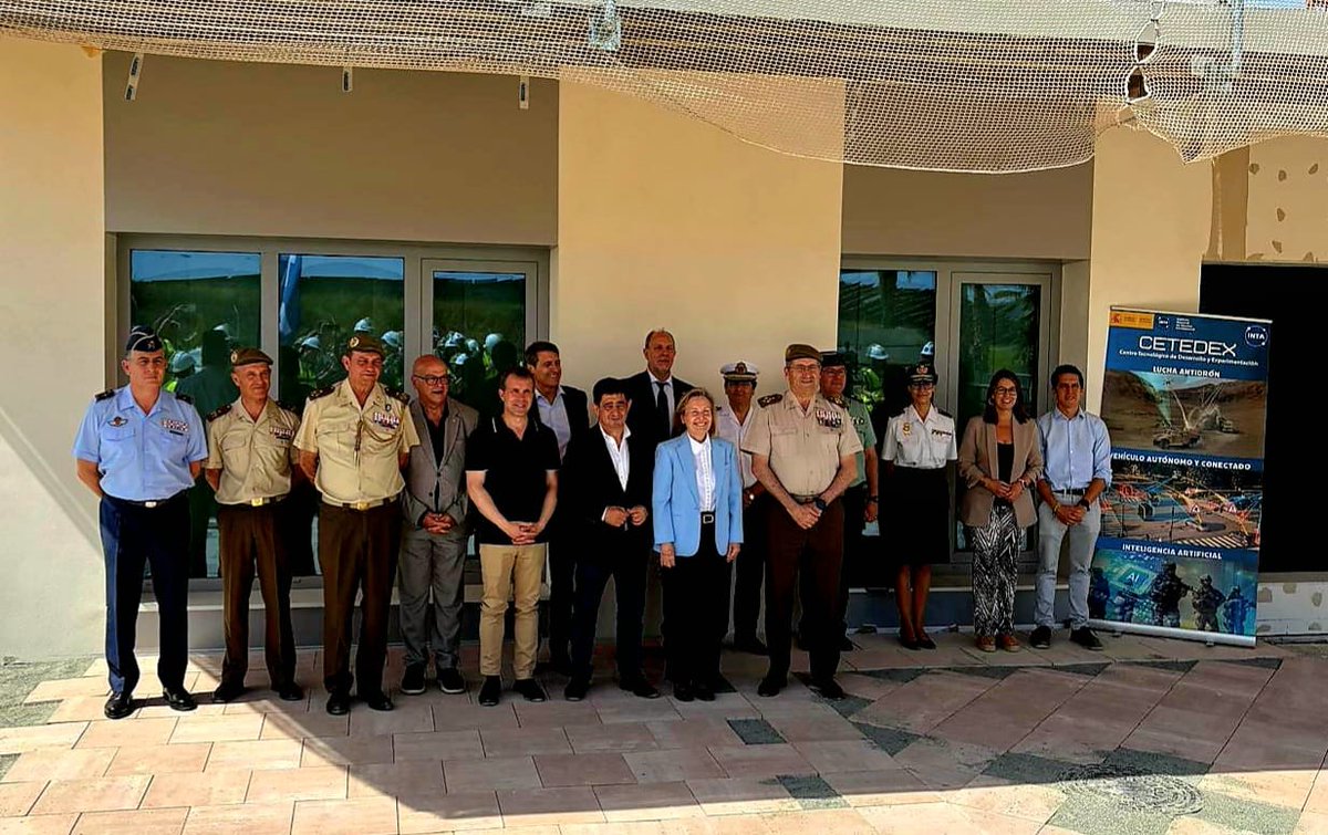 Defensagob's tweet photo. La #SEDEF @AmparoValcarce1 visita el #CETEDEX junto a @DelegGogAND, @dipujaen y @ujaen.

El centro contará en diciembre con capacidad operativa inicial y suma infraestructuras, personal y tecnología para hacer de #Jaén un referente de innovación al servicio de la #Defensa. https://t.co/HnvIq28YtW