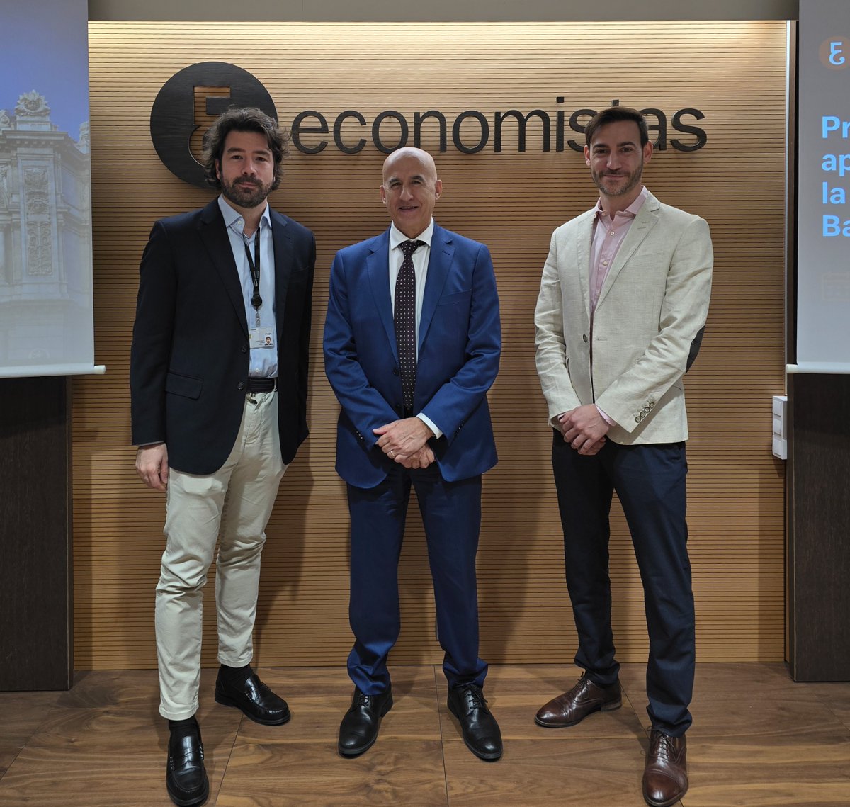 EconomistasOrg's tweet photo. La jornada sobre novedades de la Central de Balances del @BancoDeEspana ha sido un éxito📊

Hemos conocido herramientas clave para evaluar la salud de empresas:

➡️ VIME, BExplora y el nuevo Informe Financiero Pyme
➡️ Nueva web de cuestionarios

¡Gracias a todos/as por asistir!👏 https://t.co/JLhcXuwevU