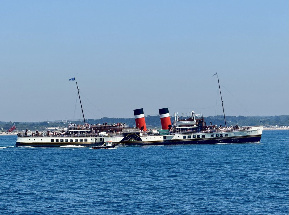TanyaAtTheBeach's tweet photo. Lovely! The Waverley passing #StMichaelsMount this afternoon and a joy to see! #Waverley #paddlesteamer #Cornwall #bankholidaymonday @PS_Waverley https://t.co/zPI3VdvtDt