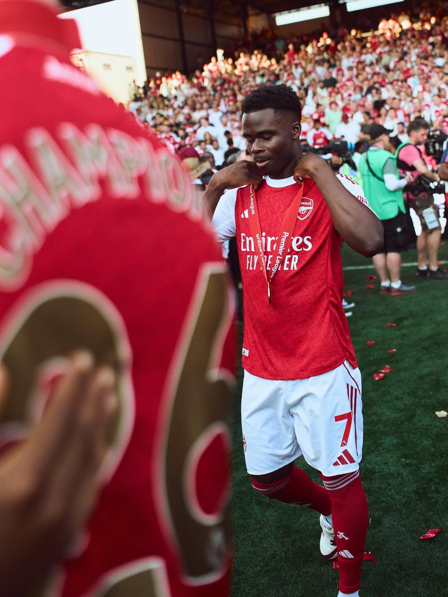 W33ie's tweet photo. “A thread of photos celebrating the Premier League champions❤️ https://t.co/w6WIQx7UtI