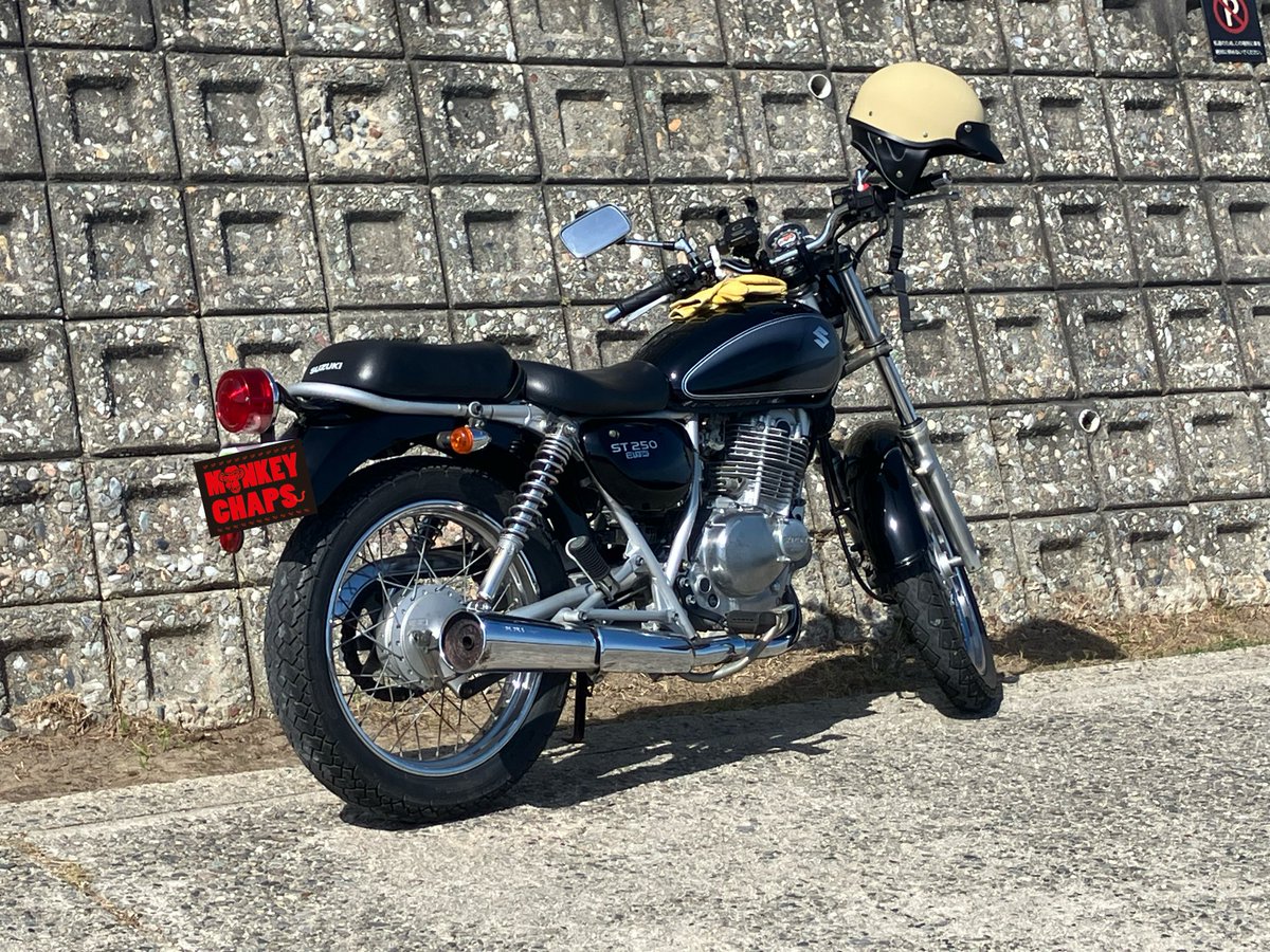 m_chaps_masa's tweet photo. 約25年ぶりのバイク
やっぱりいいねー
素晴らしい
色んなこと思い出す
でも大人になってからのがいいかも
感じ方違うな
今日初めて燃費計算した
リッター34！
最高だ
大型欲しい病勃発🤣 https://t.co/k0B8YlQ7jd