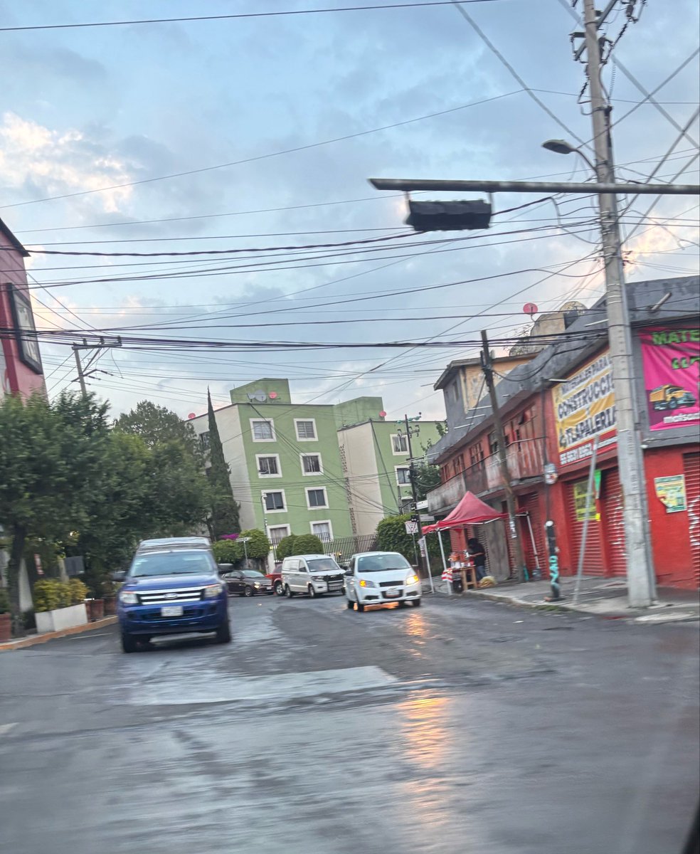 ichiric's tweet photo. @UCS_GCDMX @telediario @PabloVazC @889Noticias @TlalpanAl @TransitoCdMx @SSC_CDMX @OVIALCDMX @Gabyosoriohdz  @adn40 @Reforma Picacho-Ajusco en Tlalpan el tránsito imposible, desde tizimin hasta pico de turquino y ninguna autoridad nace algo al respecto https://t.co/8fOpZYyugq