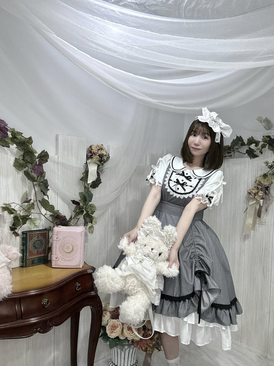 syrupichigo's tweet photo. ひさびさの投稿🎀
今日はepeticeさんの初めてのオリジナルワンピースを着させていただきました♡
グレーと赤の2色ありました！
カジュアル民なのでふんわりしたスカートとか着た事なくて楽しかったー！！！
今日から発売しております🍒 https://t.co/OOzrV9iaYj