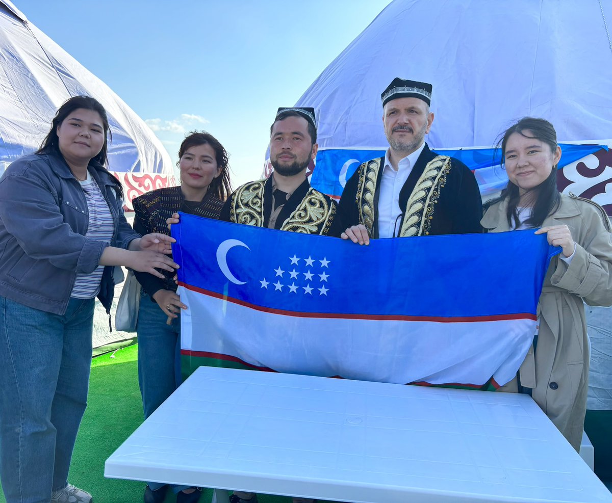 kursatmican's tweet photo. 8. Etnospor Kültür Festivali’nde yer alan ve festivalimize renk katan Özbekistan Kültür Dayanışma ve İşbirliği Derneği'nin otağını ziyaret ettik. 

Kıymetli Çokay Koçar Başkan'a ve ekibine çalışmalarında başarılar diliyorum. https://t.co/vqyYcFQVxR