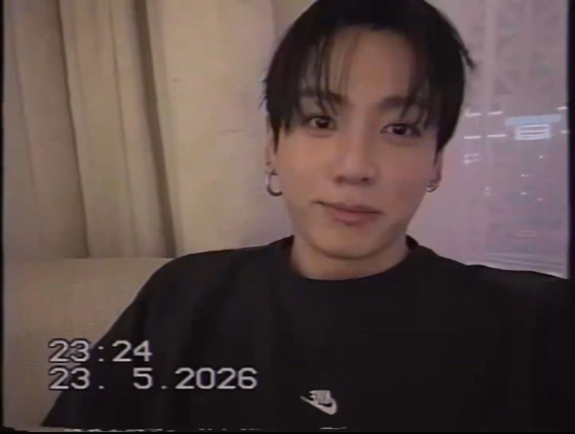 chrissy ⁷ is seeing BTS ᥫ᭡. (⊙⊝⊜) tweet media