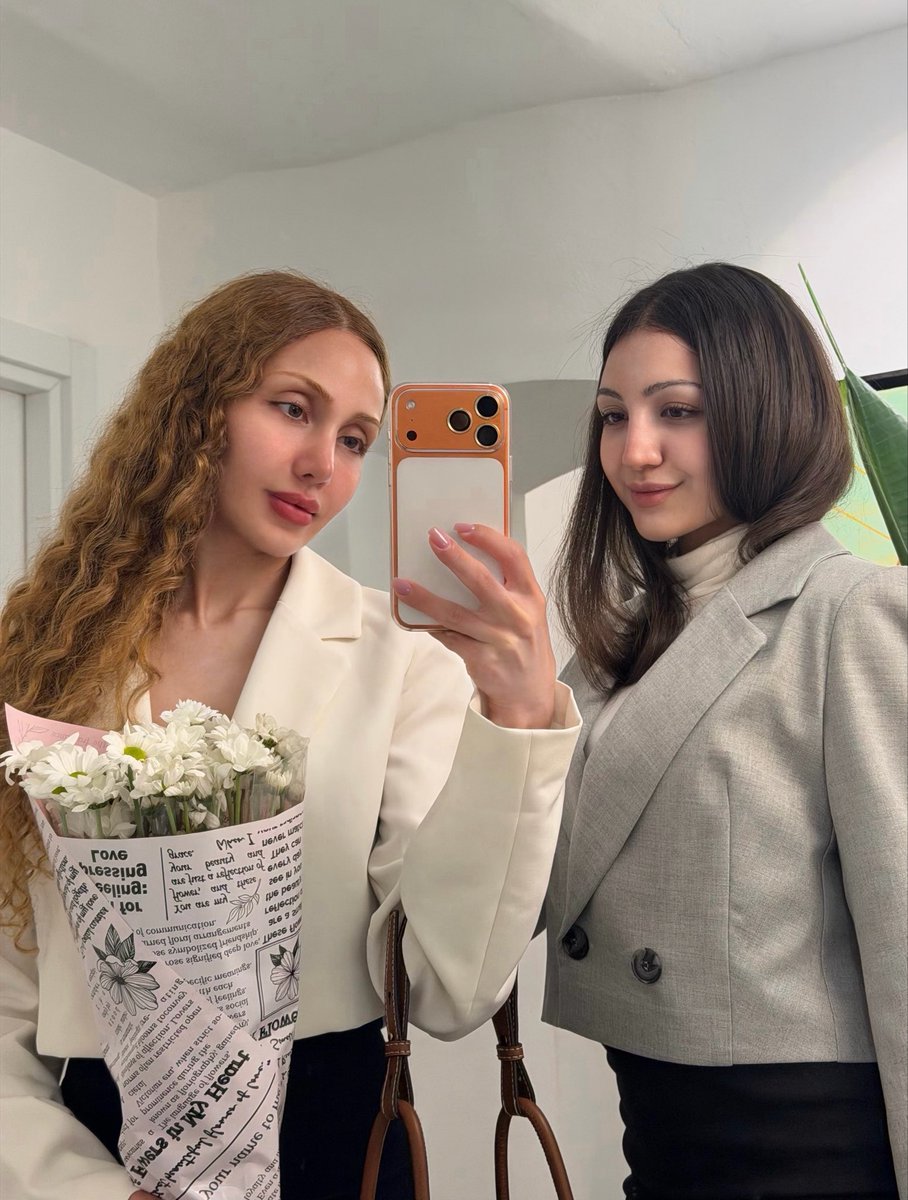 Julia tweet media
