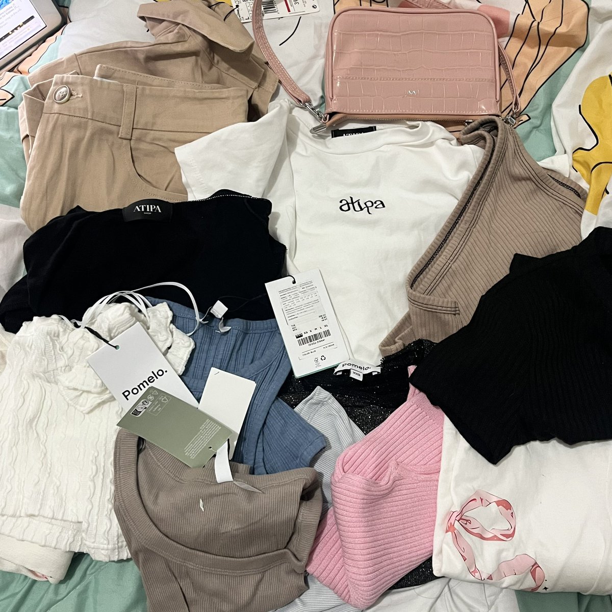 siblingclothes's tweet photo. Sale ‼️ ปล่อยเสื้อผ้าเยอะมากๆ 🌷💖
เก่า-ใหม่ มีแบรนด์ กระเป๋า รองเท้า
เริ่ม 30-40 บาทเลย
🛎ถ่ายเสร็จมาลงให้เลยนะคะ
ปัก+รี ลด 5.- 😽

#ส่งต่อเสื้อผ้า #ส่งต่อ #ส่งต่อเสื้อผ้ามือสอง #เสื้อผ้ามือสอง #เสื้อผ้ามือสองสภาพดี #โล๊ะตู้เสื้อผ้า #ส่งต่อกระเป๋า #ส่งต่อmalimays #stylistshop https://t.co/pD9bWka7sA
