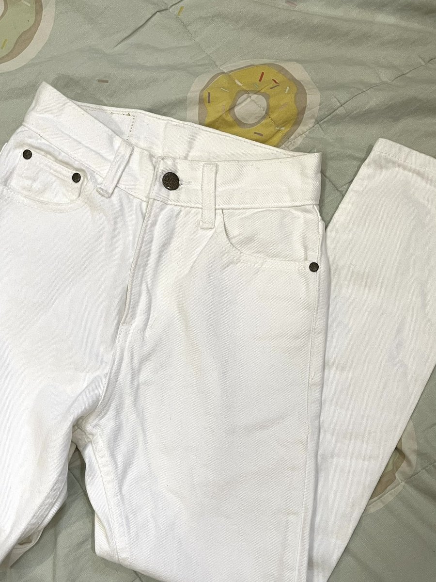 jmon297's tweet photo. ✳︎ CNG Jeans - กางเกงยีนส์ขาเดฟ ✳︎

S เอว 24”-25” สะโพก 33”

꒰ 130.- from 200 ꒱ https://t.co/8uOpFN3qU4