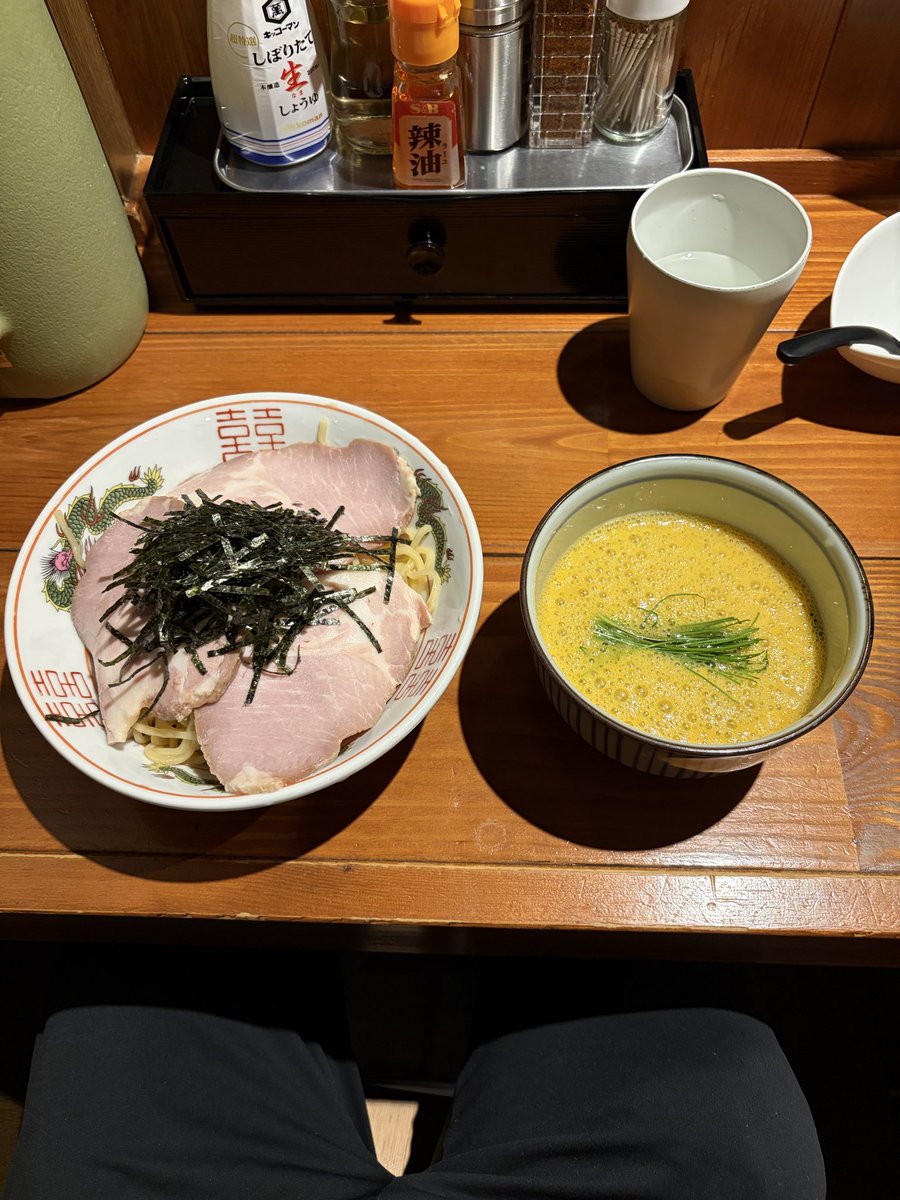 yukahimiyu501's tweet photo. 麺屋 真心さん

暑さが戻りざるそば日和🎶

爆うま中太麺に
追加TPでふわっふわの卵と
たっぷり入った納豆🌟
甘めに醤油をキリッと効かせたつけスープ
むちゃんうまーいよ(⁎⁍̴̆Ɛ⁍̴̆⁎)✨
〆は超超大好き納豆ごはん❣️

偶然煮干しの巨匠様にもお会い出来て最高な夜ごはん☆彡

ごちそうさまでした♪ https://t.co/Bl5tZn4Q8a