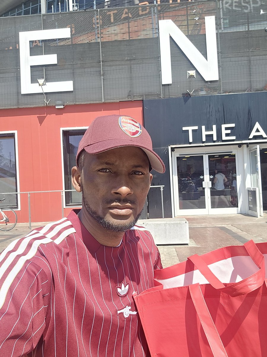 okeywise's tweet photo. Day after coronation flex.
Arsenal is back in business.
The Armoury is full and bubbly. https://t.co/JUvXo2XC3d