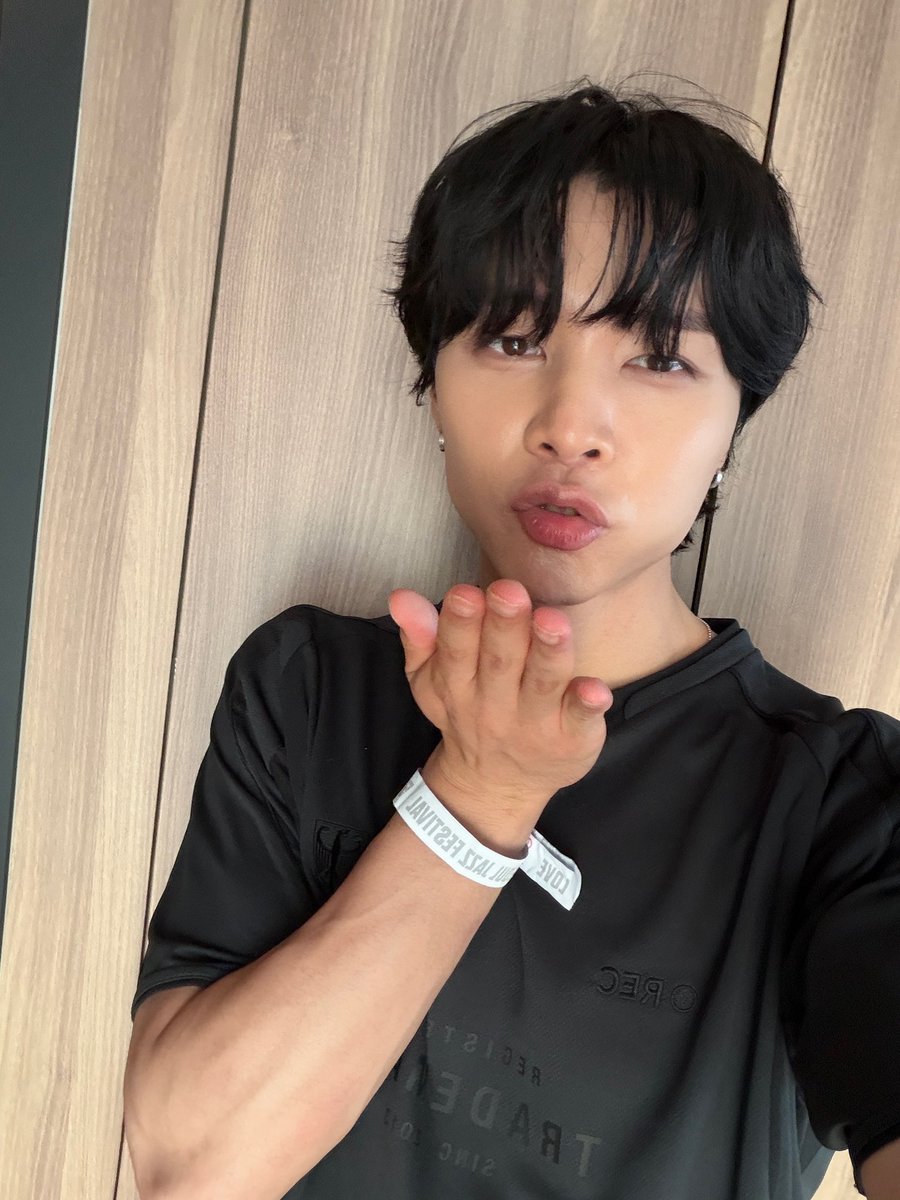 쬬 tweet media