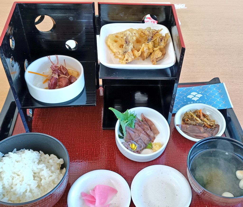 Compass_bits_HR's tweet photo. 2026/5/2（土）
ほたるいかミュージアム
施設内のレストラン「光彩」で昼食
(開店前に並んで正解)
高岡市 藤子Ｆ不二雄ふるさとギャラリー
氷見市 潮風ギャラリー藤子不二雄Ａ
堀与さんで海産物
光善寺（安孫子素雄さんの生家）
道の駅氷見
道の駅まるごと射水
〜午後は思いつきで行動したが楽しかった https://t.co/MT01dVkF8O