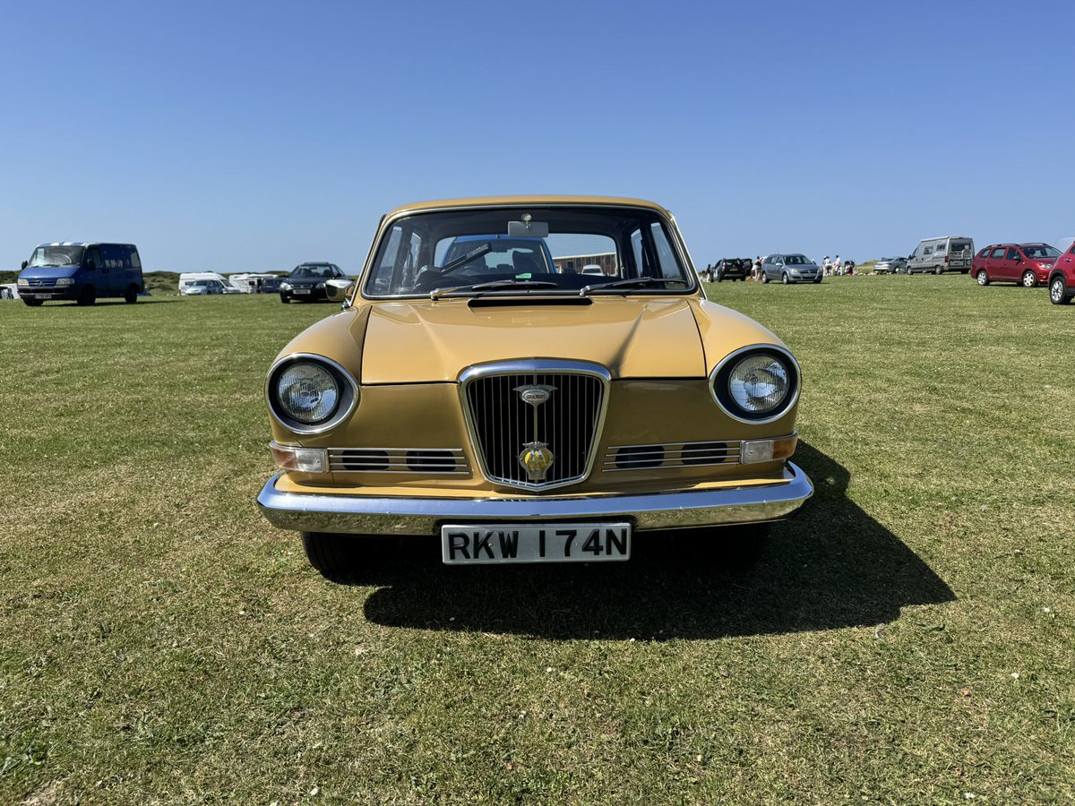 flaneurUK's tweet photo. Fantastic Wolseley Six out and about this morning. In quintessential British Leyland beige. https://t.co/12rFoCE6Je