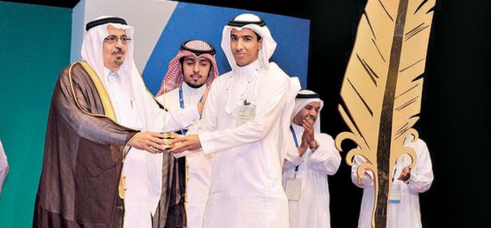 alrsheedi's tweet photo. أعاد لي د. سلطان شيئًا من الذكريات؛ حين حققت أول جائزة بحثية وأنا طالب في السنة الثانية بكلية طب الأسنان، بعد حصولي على المركز الأول وجائزة الريشة الذهبية على مستوى جامعات المملكة والتكريم من معالي وزير التعليم آنذاك د. خالد العنقري.

ومنذ تلك اللحظة، جاءت بعدها ٥ جوائز أخرى، لأدرك أن التميز ليس وليد يومٍ وليلة، بل رحلة من الإتقان والاجتهاد، وأن العمل الصادق لا يضيع تعبه ولا أثره.
