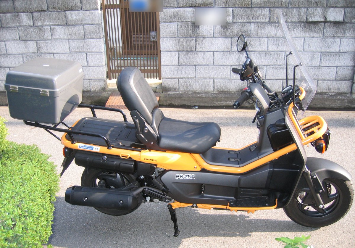 むかーし、こんな珍スクーターがありまして、ワイも一時乗っていました