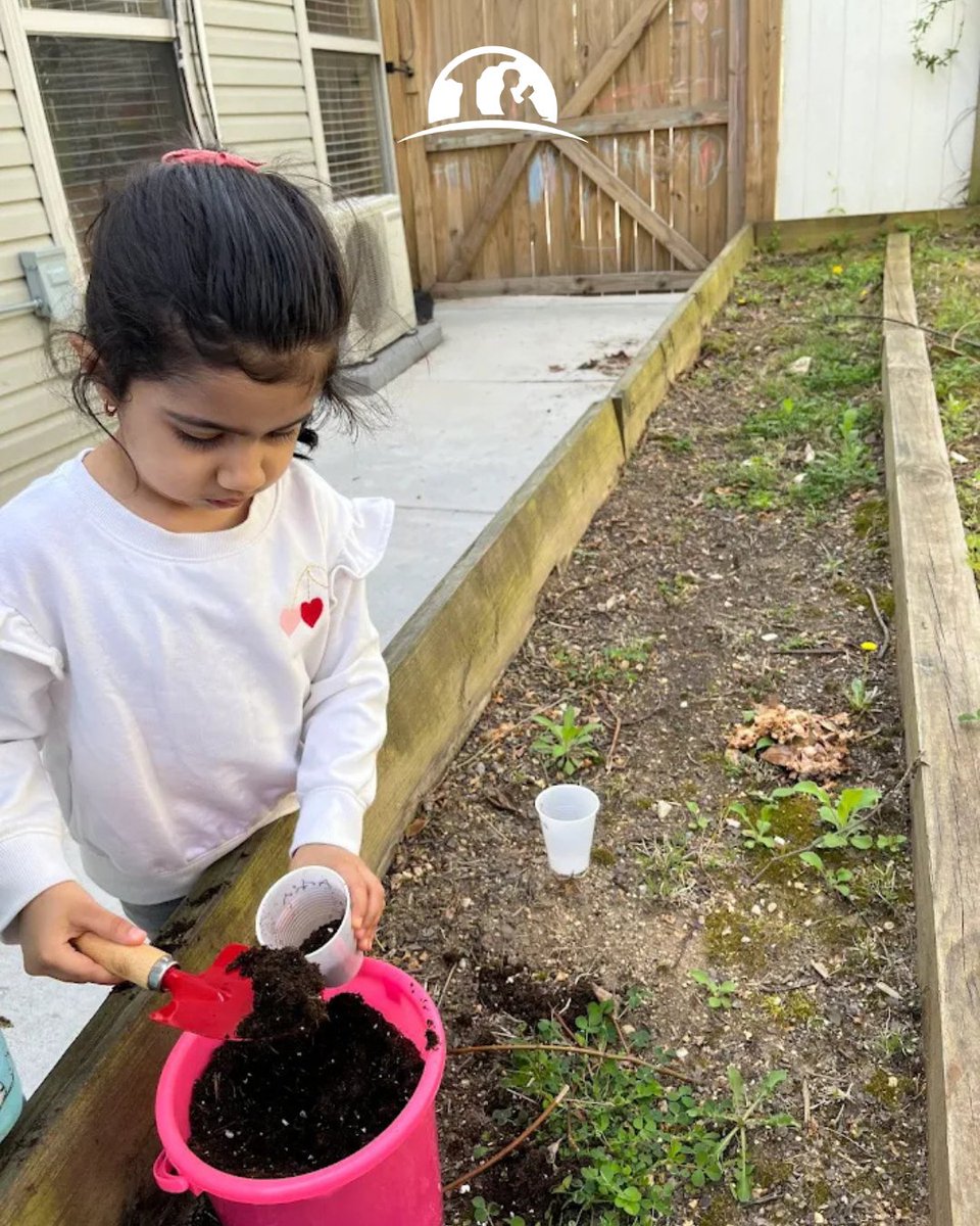 CMMSchools's tweet photo. The outdoors becomes a sensorial classroom in Montessori 🌿 This week our students are using touch, sight, smell, and sound to explore the beauty of spring in meaningful ways. #MontessoriMonday https://t.co/CGoQbusbzD