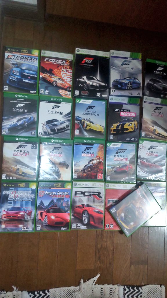 gentokisima's tweet photo. Forzaシリーズ収集一段落で記念写真。
オマケもちょっとあります。
#ForzaHorizon
#ForzaMotorSports
#XBOX https://t.co/VmdxseeLNt
