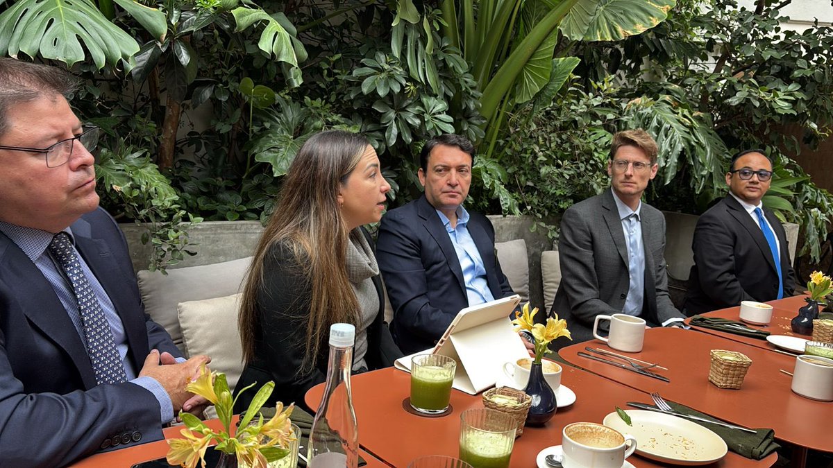 MexchamEU's tweet photo. On the day the modernised 🇪🇺🇲🇽 Agreement was signed, #MexChamEU hosted a breakfast with members/partners to discuss the opportunities ahead for business between both regions.
Honoured to welcome @renata_zilli and exchange views on the future of the EU–Mx economic relationship https://t.co/R2TKIUL0IM